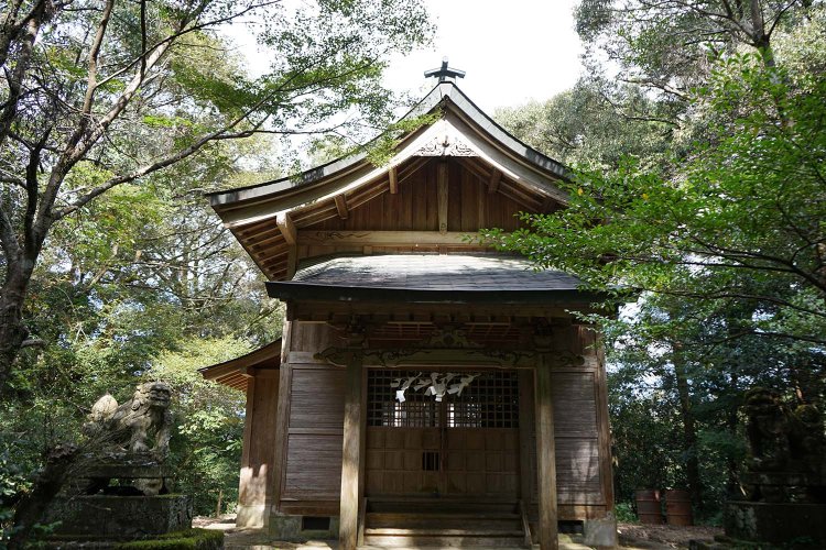 平日ということもあり、筆者が金峰神社訪れたときにはほかの参拝者はいなかっった。静かで荘厳な雰囲気を独り占め。