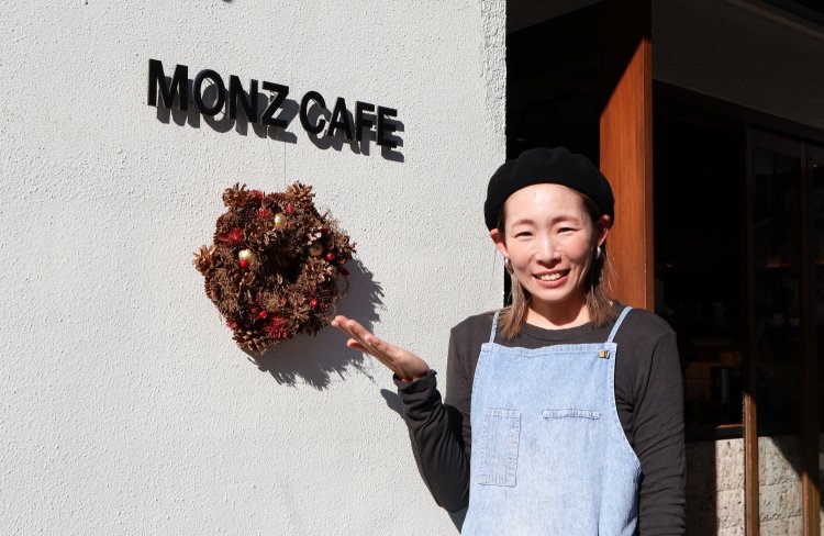 お話しを聞かせてくれた店長の新井薫さん。