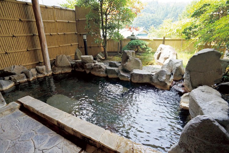 温泉は4カ所あり、すべて鍵をかけて入る貸し切りスタイル。こちらは「弁天の湯」。