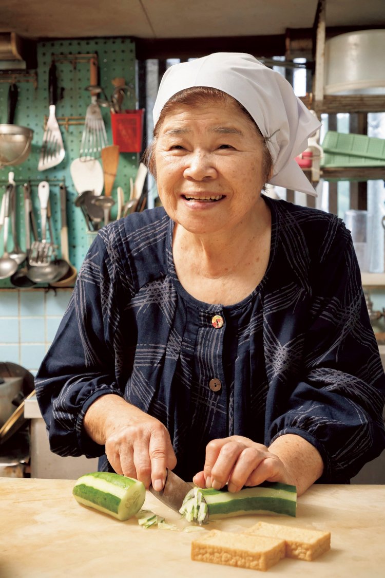 料理は大女将の後藤幸子さんを中心に、家族で心をこめて作る。