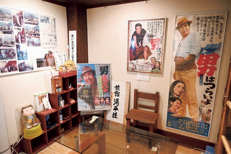 映画『男はつらいよ』グッズを展示する「寅さんの部屋」。