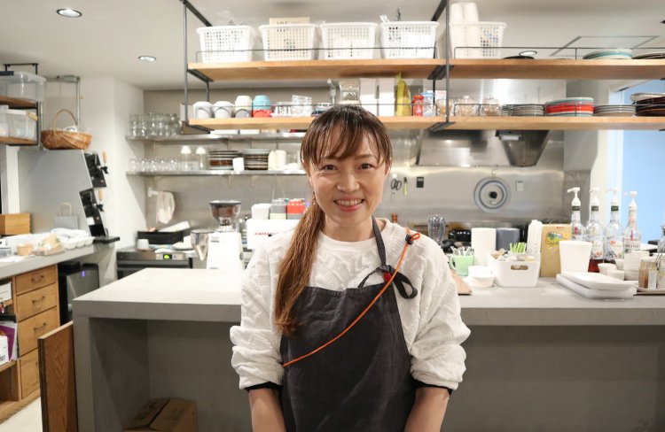 穏やかだけどパワフルでエネルギッシュなオーナーの向殿さん。向殿さんは、生まれも育ちも門前仲町なのだとか。