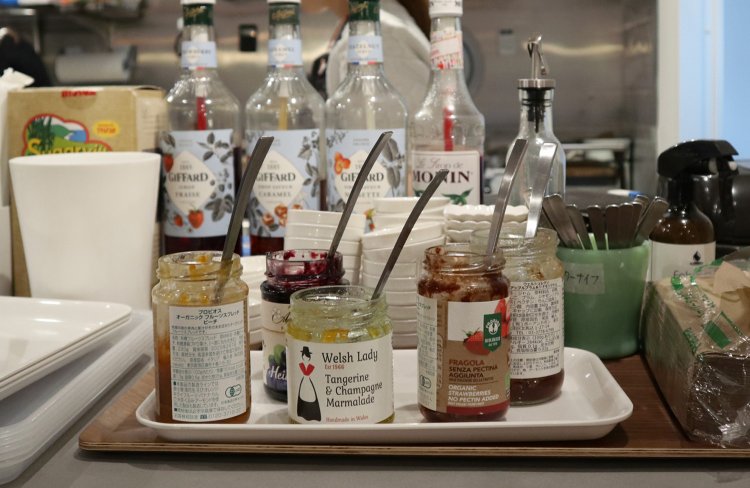 パンはお好みでジャム（無料）をつけていただけるのもうれしいポイント！