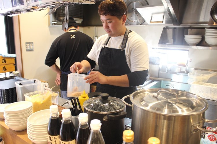 店主の松崎芳洋さん。約20年、イタリアンの店で働いてきた。