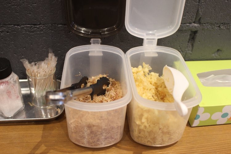 鰹節とたぬきはフリートッピ。