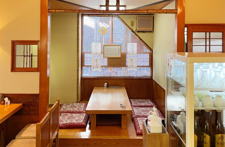 小上がりの座敷スペース。