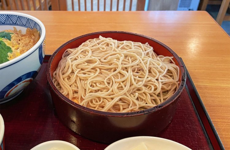 つややかで香りの高いそば。