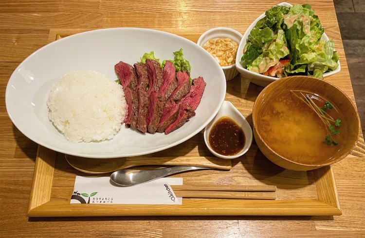 日替わりランチセット、こちらはカンガルーステーキ。