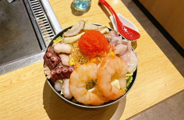 大迫力の和スペシャルもんじゃ1800円。