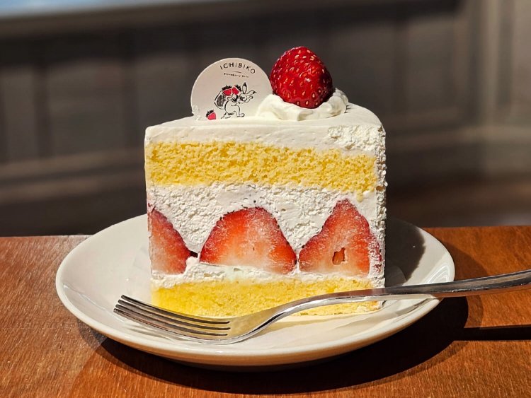 いちごのショートケーキ イートイン825円、テイクアウト810円。