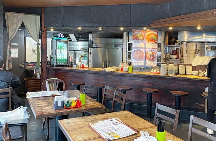 店内カウンター。