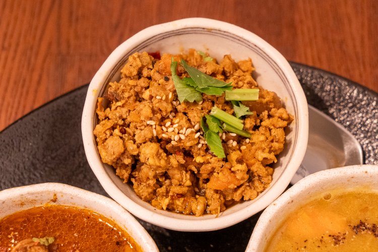 有機ごぼうと鶏のキーマカレー。