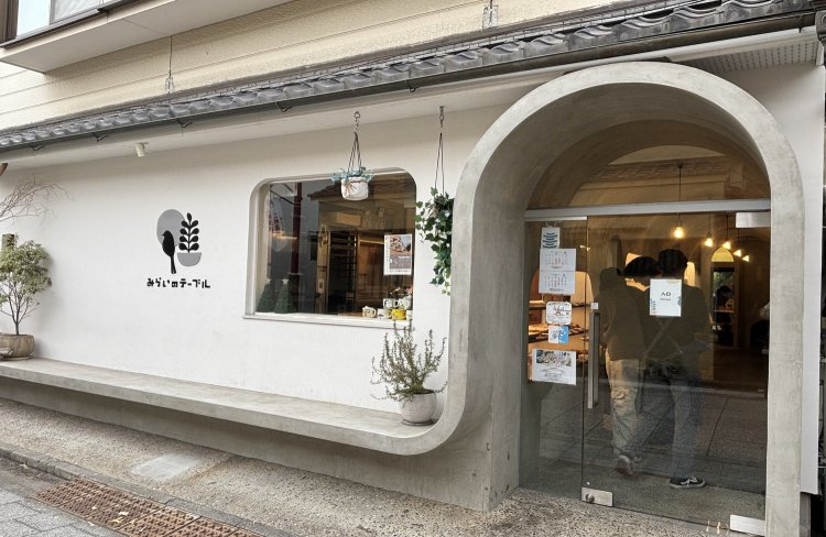 アーチの入り口がかわいい。