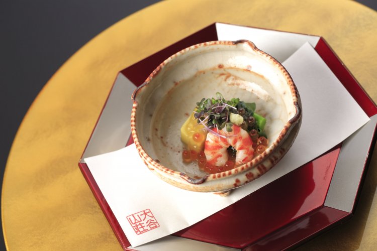 漁港や市場から直接競り落とした旬の食材を取り入れた月替り会席(イメージ）。