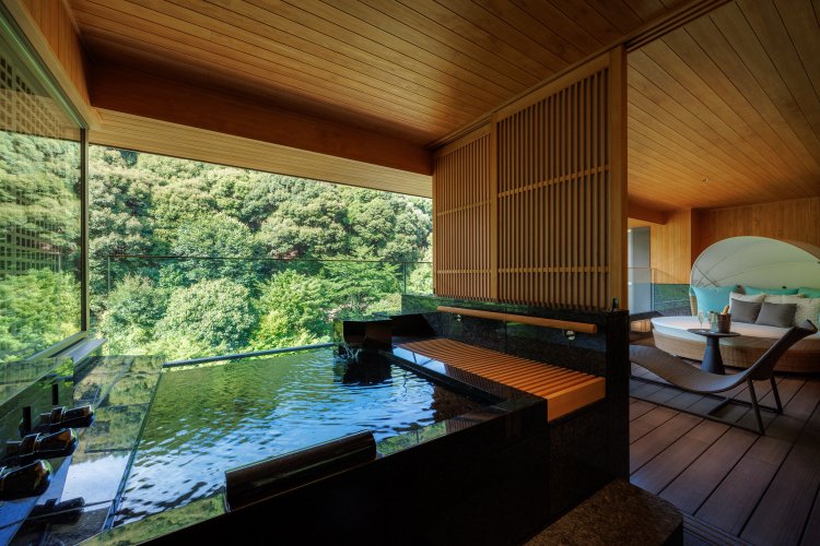 露天風呂とプライベートサウナを備えた、大谷山荘スイート。