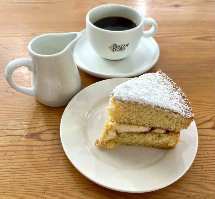 それぞれの層の厚みは店により大きく異なる。