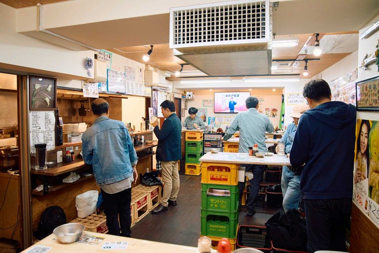 ゲーマーの店長を慕い、週末はゲーム好きも来店。