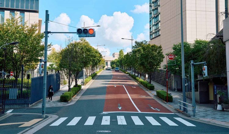 日枝神社の表参道だった山王坂。まっすぐな上り坂が美しい。