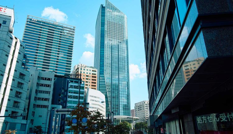 その一方、出来たてほやほやの虎ノ門ヒルズ。江戸と令和が交差する。