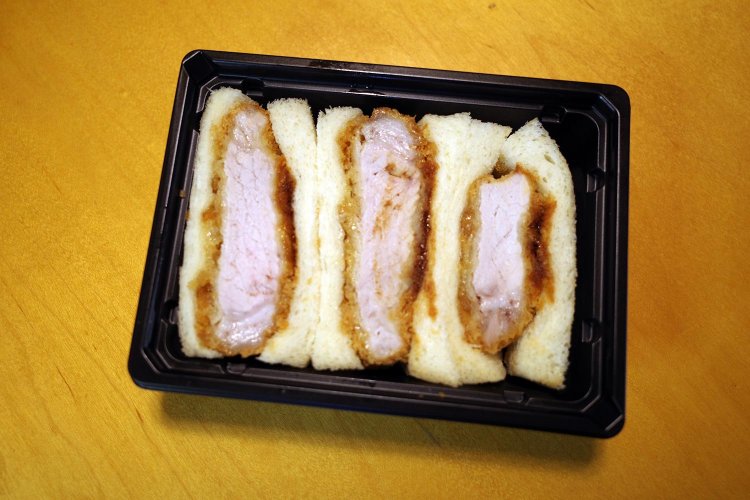 【散歩の達人】クセつよ自販機パラダイス