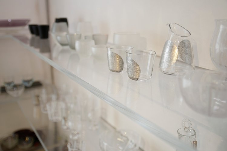 ガラスの器も揃う。