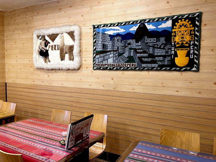 創業31年（2023年現在）だというが、店主が得意のDIYでしばしばカスタムしており心地よい環境をキープしている。