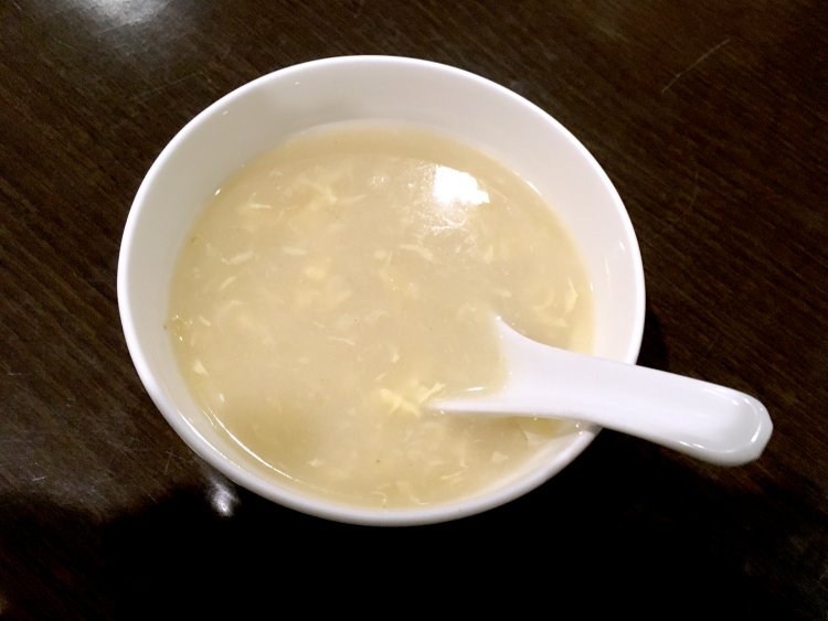 濃厚なコーンの甘みが辛いメニューの口直しにぴったりなコーンスープ。