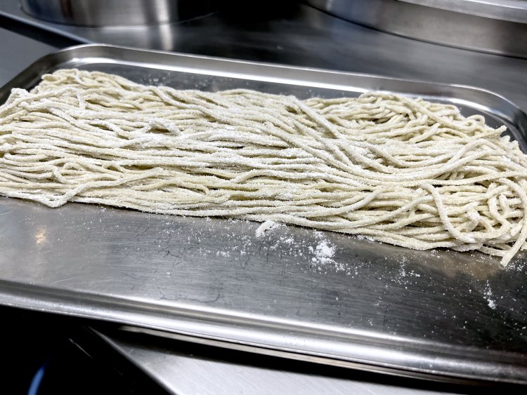 挽きたて、打ちたて、ゆでたてのそばがいただける。