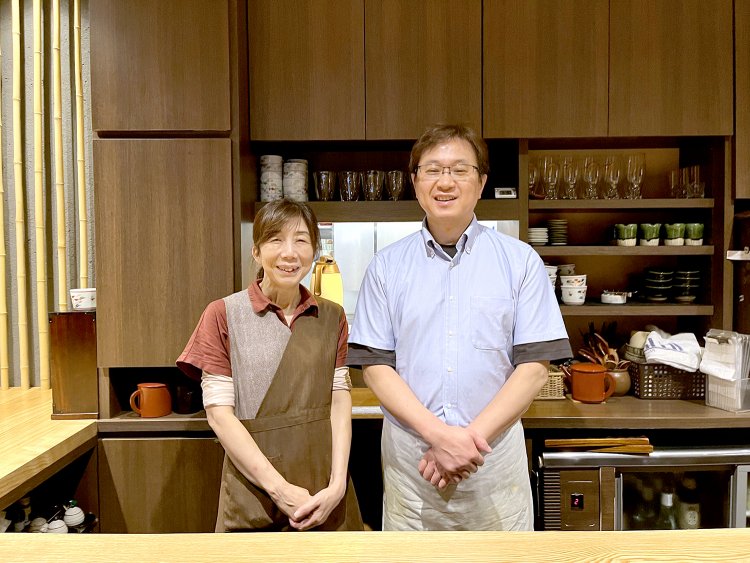 ご主人の野田直裕さんと女将の志乃さん。
