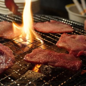 なぜみんな同じメニューなのか？ かつて“朝鮮料理”と呼ばれた「焼き肉」がたどった長く深い歴史