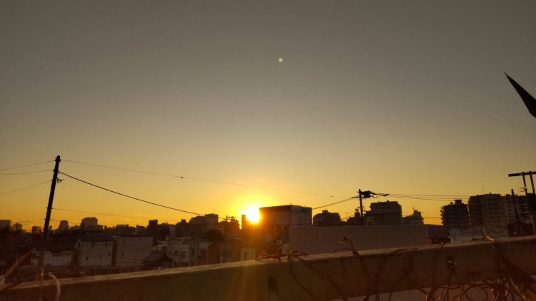 沈みゆく太陽はどこか切なく愛おしい美しさ。