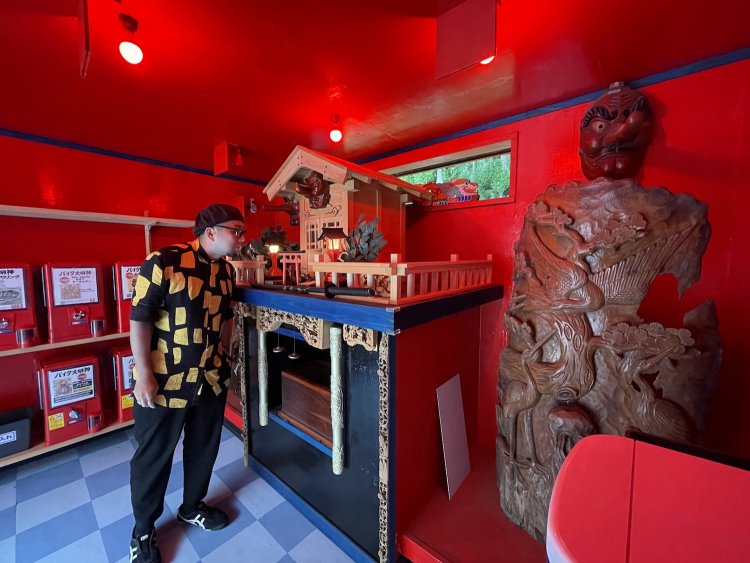 バイク大明神には天狗が祀られる。