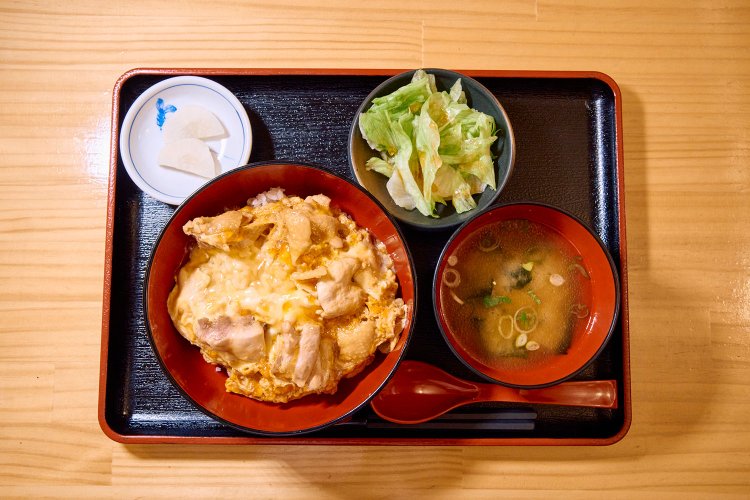 親子丼1300円。