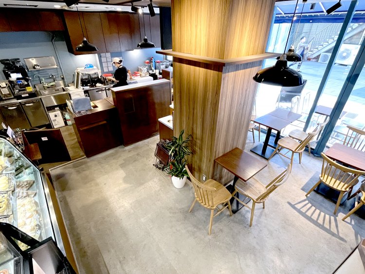 店内は落ち着いたトーンで統一されている。