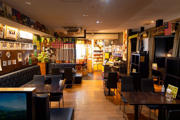 『マレー・アジアン・キュイジーヌ』の店内。落ち着いた雰囲気だ。