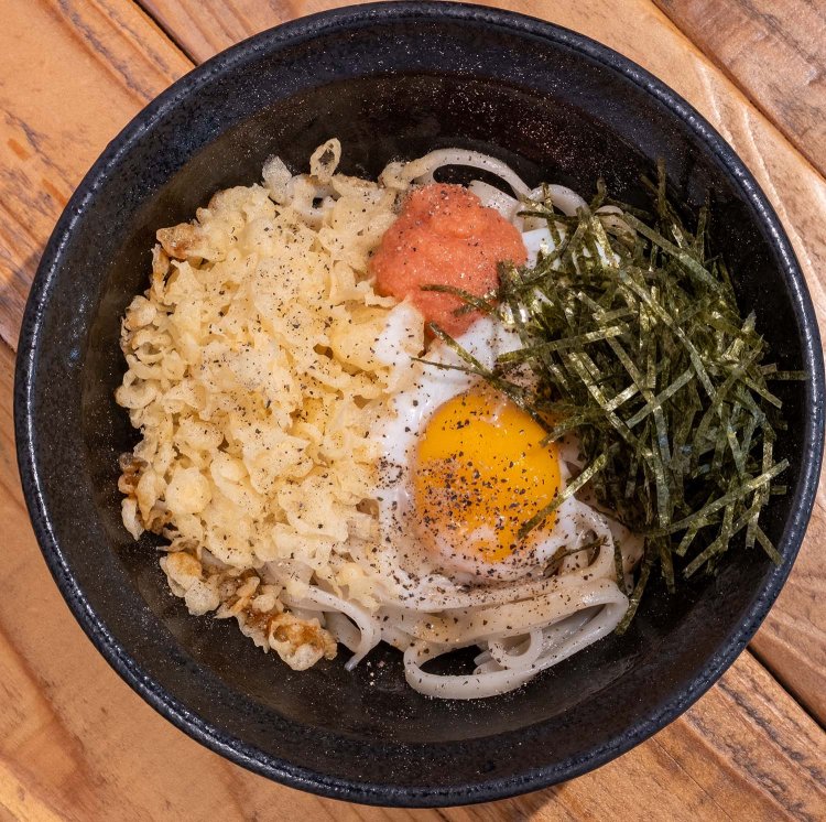 味変も楽しめる明太釜玉はSサイズ800円。