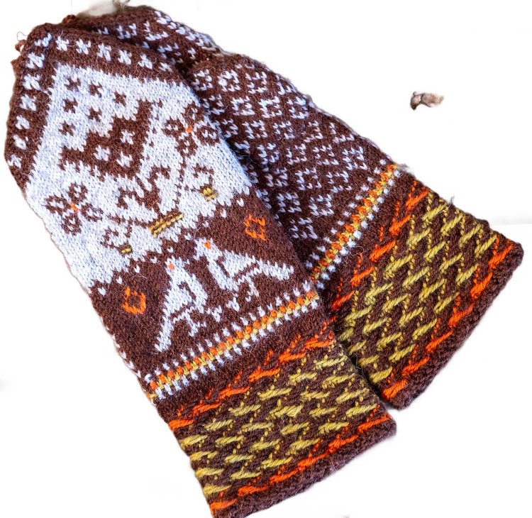 温かみあるラトビアの手編みミトン7700円。