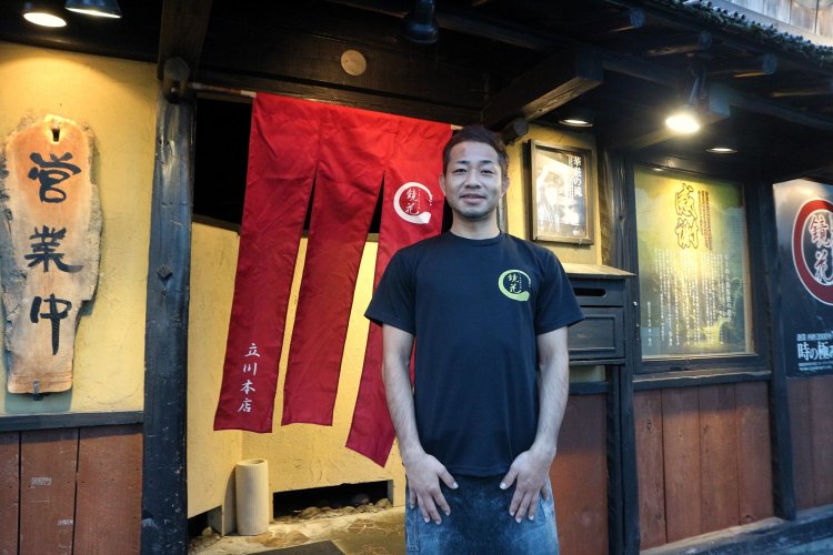 店主の松原進也さん。オーナーとの出会いはラーメンではなく、共通の趣味である格闘技（！）なんだとか。