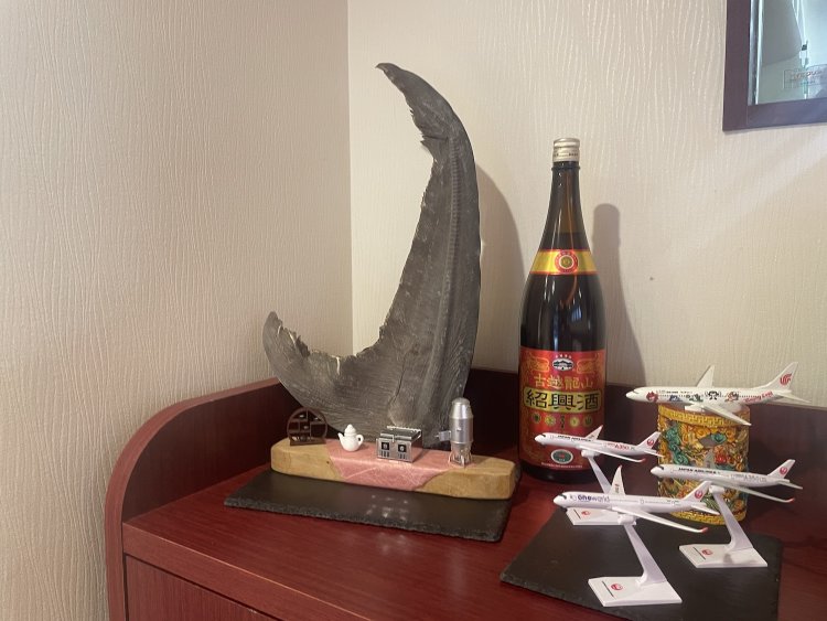 お店のイチオシメニューの1つ「フカヒレ」が飾ってある店内。伝統的な製法で作るフカヒレ料理も人気だ。