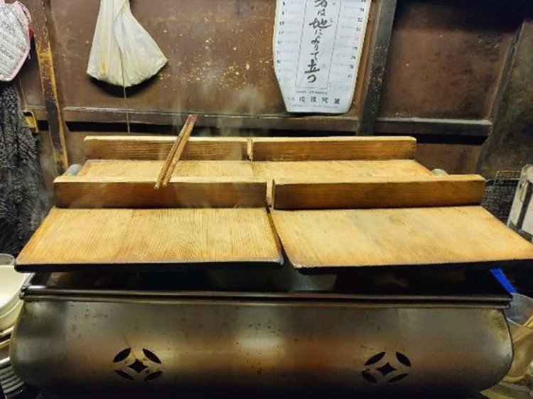 店の比率からすれば巨大なおでん槽。