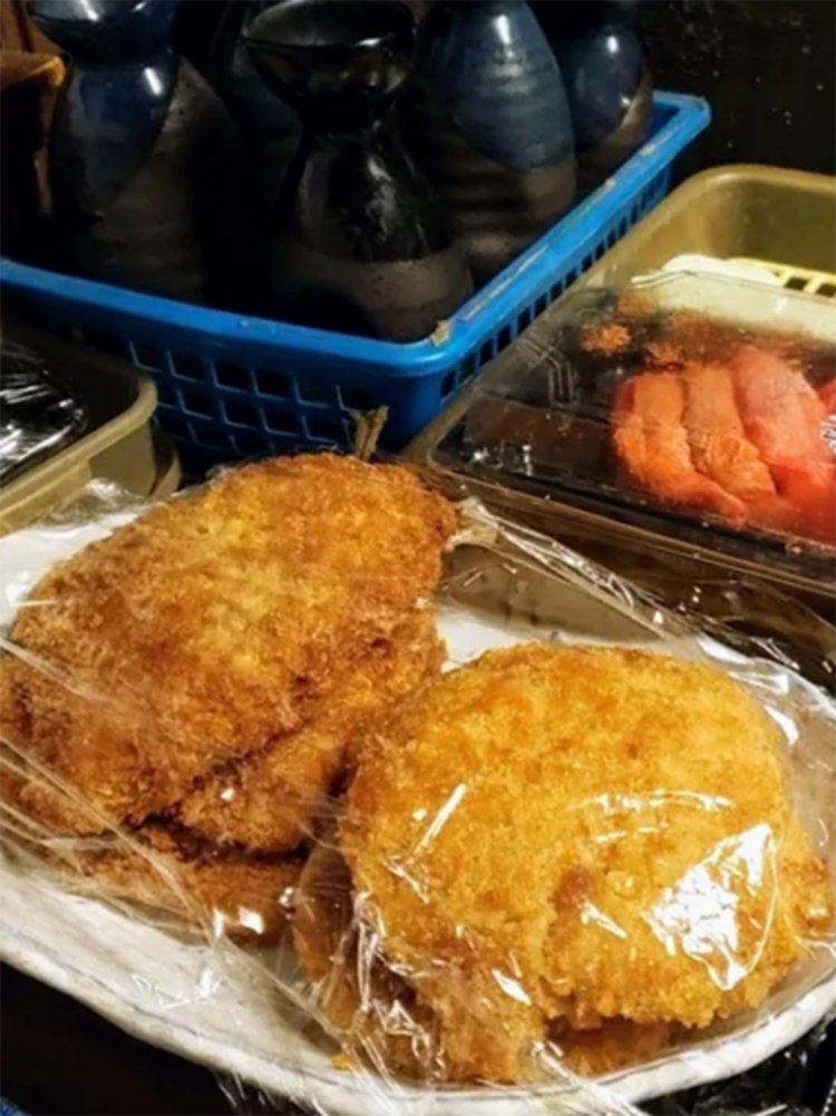 丸くて大きなフライは「ハムカツ」。