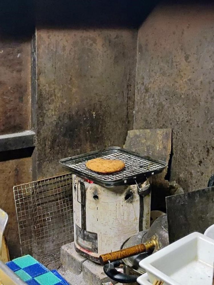 なんと七輪でハムカツを温める！