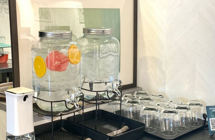 『and parfait』では水もセルフサービス。