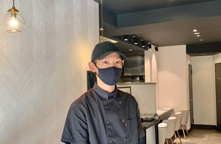 オーナーパティシエの杉田浩輔さん。