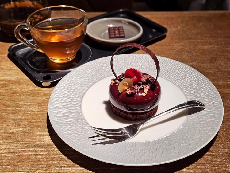 ショコラメゾン 759円、オーガニックショコラダージリン 990円。 ※単品価格。セットだと200円引。