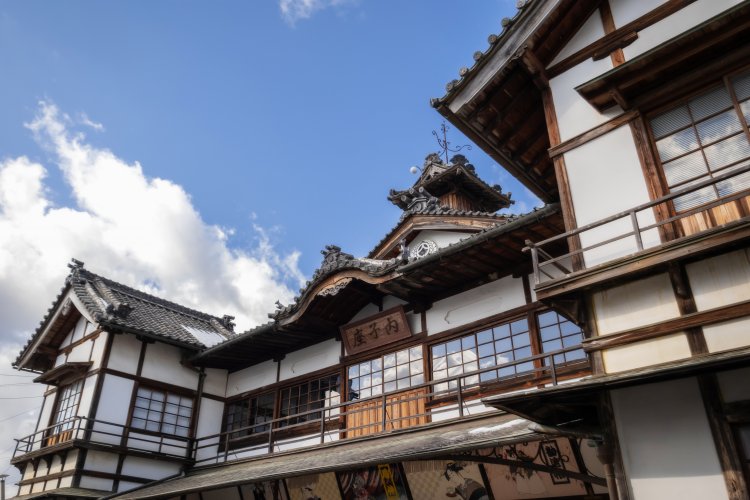 100年以上の歴史をもつ現役の芝居小屋・内子座も見に行きたい。