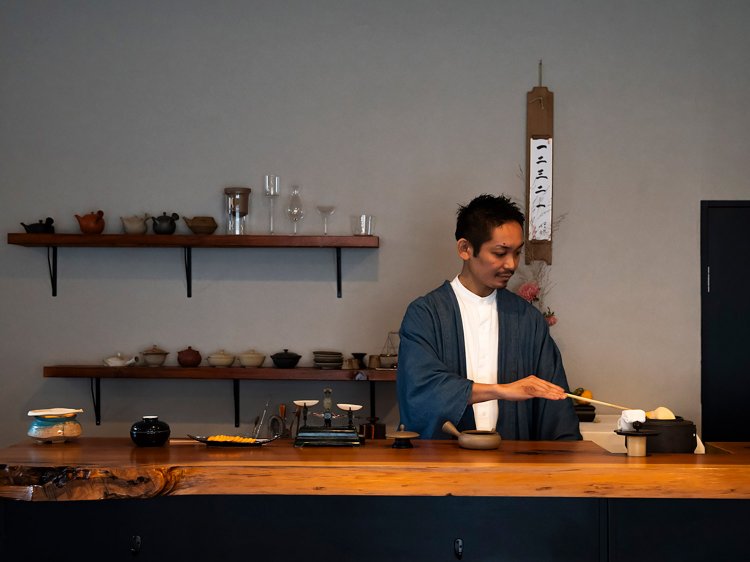 「日本茶カクテルもご提供していますが、『凛堂』の主役はあくまでお茶。お酒を飲む人が、お茶を飲む人を羨むようなメニューづくりを意識しています」。