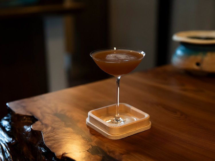 「和紅茶と黒文字のダイキリ」。お酒があることで、夜の時間や男性のお客様など、喫茶の時間とは異なるお客様層の掘り起こしができているという。