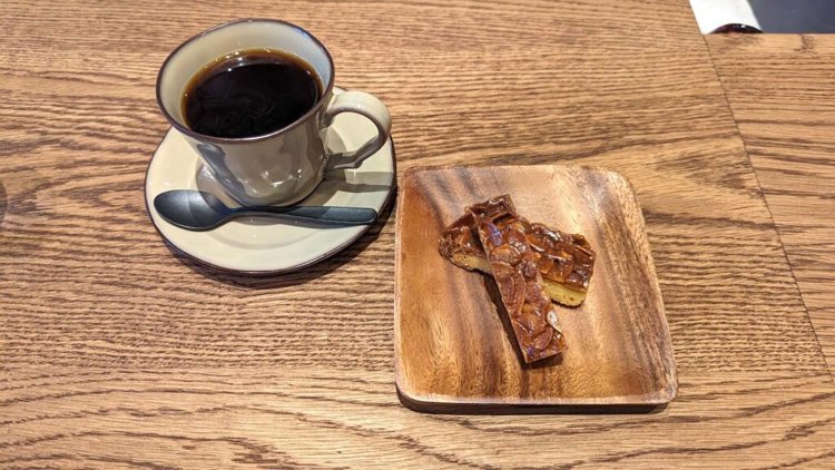 本日のコーヒーとフロランタン。