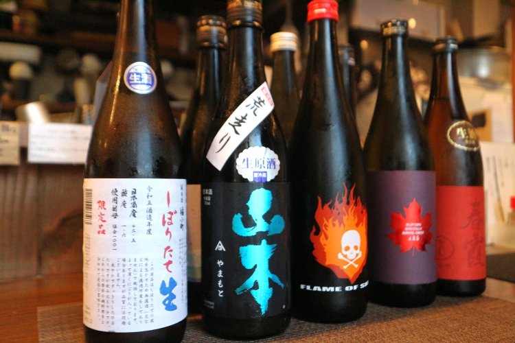 レアな銘柄の地酒が揃う。一人飲みも大歓迎！